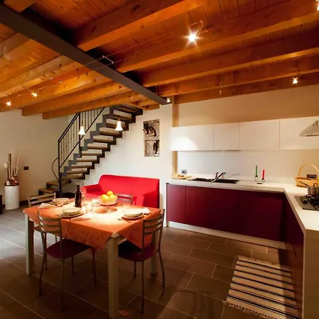 La Casa Del Nonno מלון דירות מונזמבנו